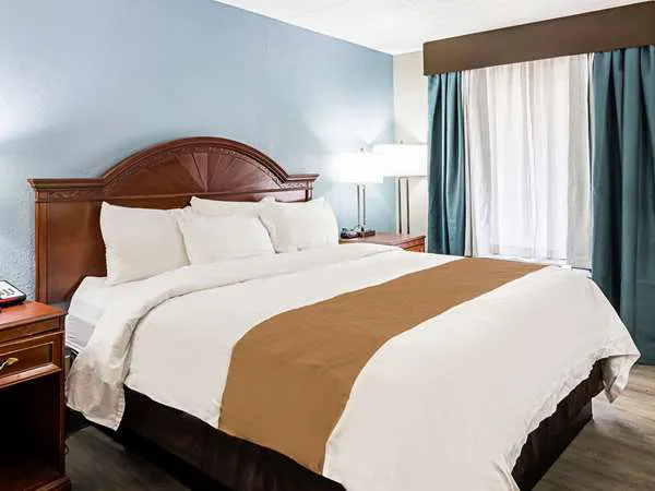Quality Inn 4