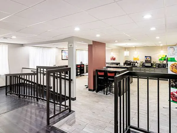 Quality Inn 4