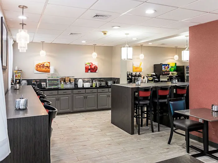 Quality Inn 4