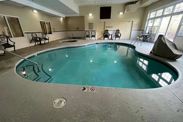 Travelodge by Wyndham Knoxville West 5