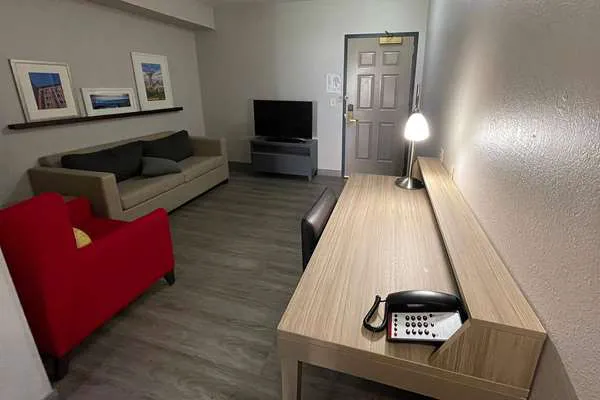 Travelodge by Wyndham Knoxville West 5