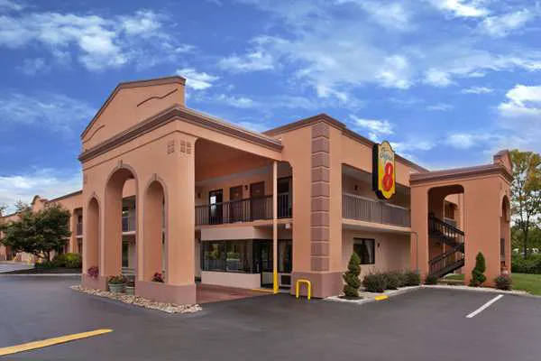 Super 8 by Wyndham Knoxville West/Farragut 5