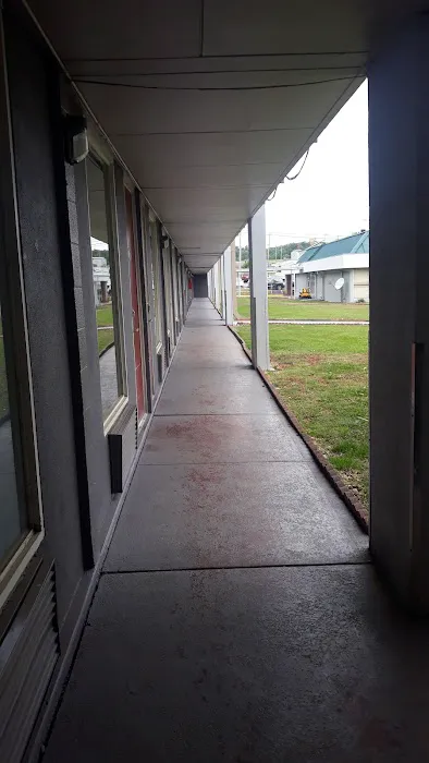 Royal Inn Knoxville Airport 4
