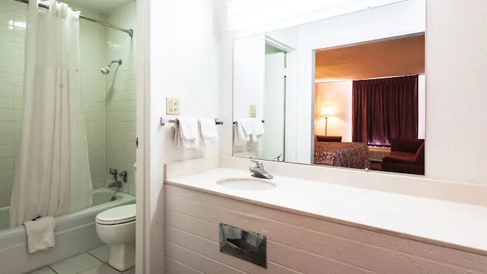 OYO Hotel McGhee Tyson Airport 4