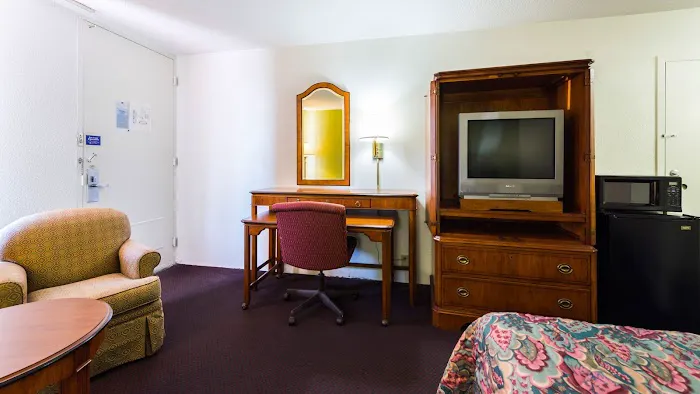 OYO Hotel McGhee Tyson Airport 4
