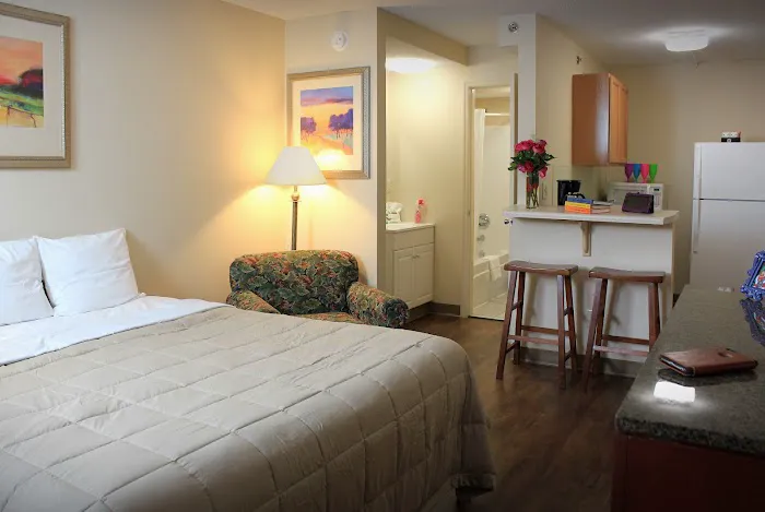 Daybreak Suites Extended Stay - Cleveland 4