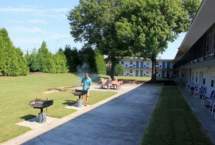 Daybreak Suites Extended Stay - Cleveland 4
