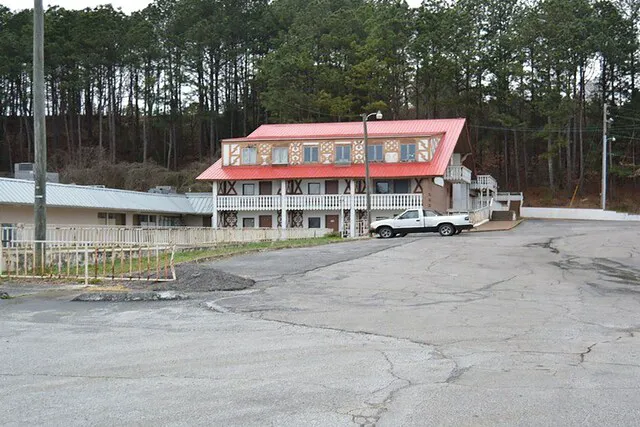 OYO Hotel Cleveland, TN 4