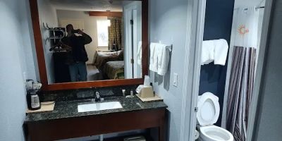 DOUGLAS INN & SUITES NW