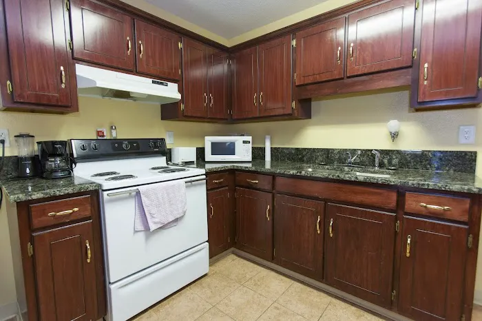 DOUGLAS INN & SUITES NW 4
