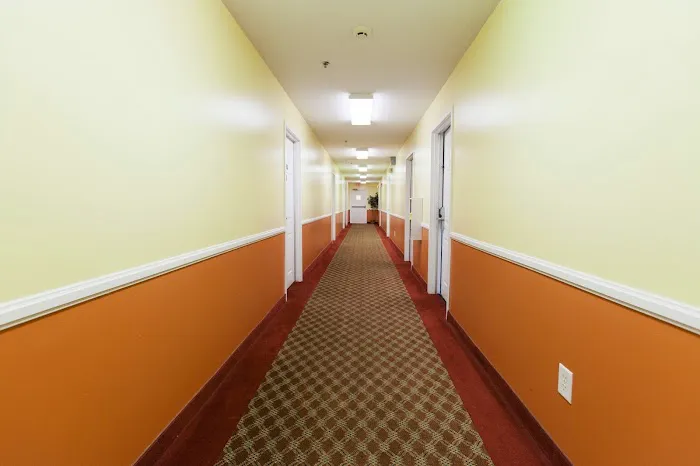 DOUGLAS INN & SUITES NW 4
