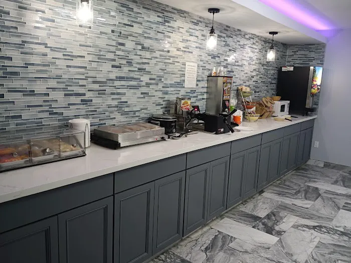 DOUGLAS INN & SUITES NW 4