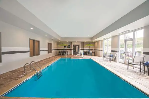 La Quinta Inn & Suites by Wyndham Cleveland TN 4