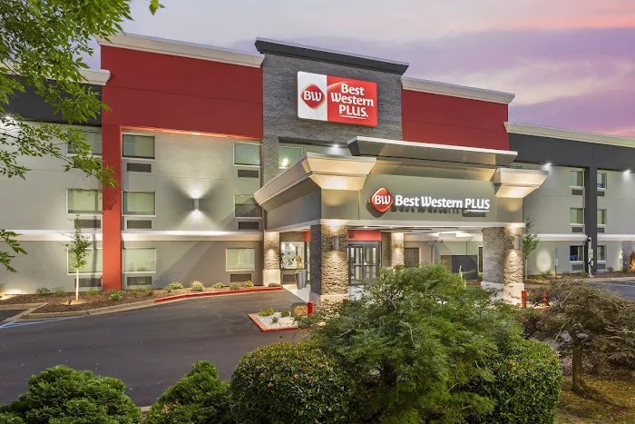 Best Western Plus Magnolia Inn & Suites 4