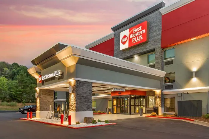 Best Western Plus Magnolia Inn & Suites 4