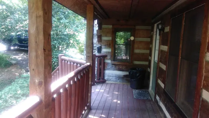 Maples Ridge Vacation Rentals:Secluded Romance 4