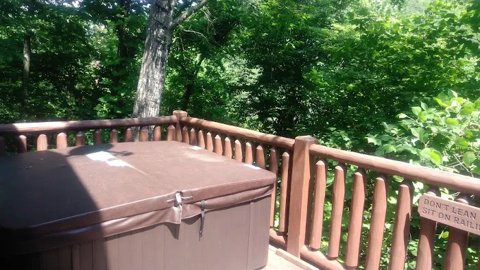 Maples Ridge Vacation Rentals:Secluded Romance 4
