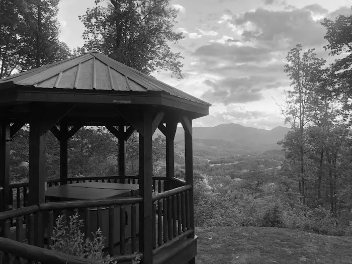 Cherokee Timber Lodge 3