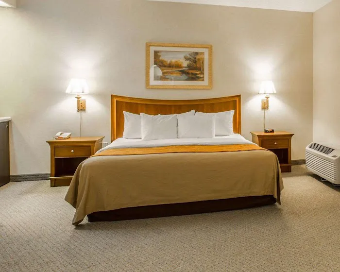 Rodeway Inn & Suites Cherokee On the River 4