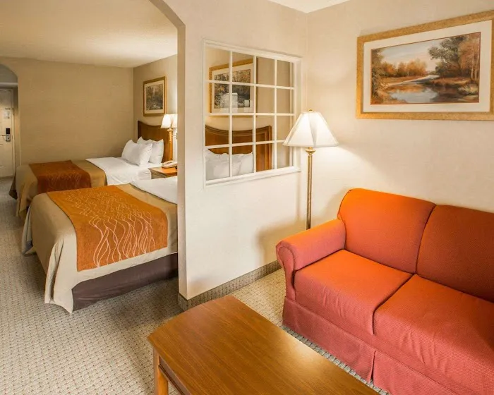 Rodeway Inn & Suites Cherokee On the River 4