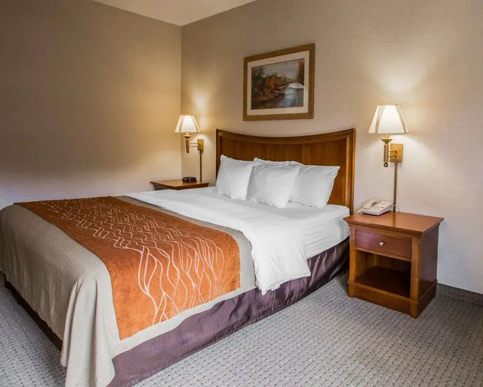 Rodeway Inn & Suites Cherokee On the River 4