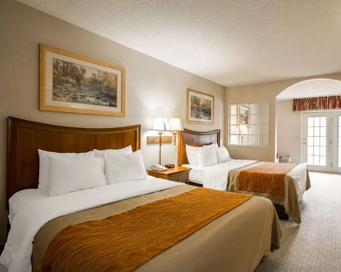 Rodeway Inn & Suites Cherokee On the River 4