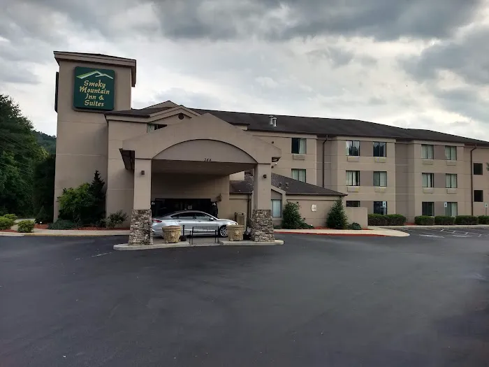 Smoky Mountain Inn & Suites 4
