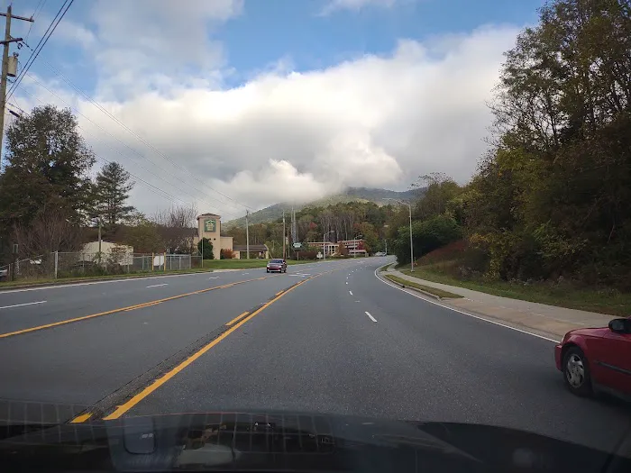 Smoky Mountain Inn & Suites 4
