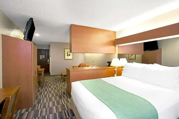 Microtel Inn & Suites by Wyndham Cherokee 4