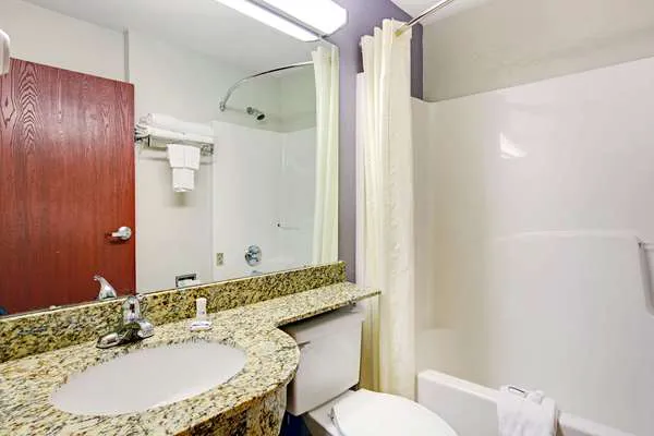 Microtel Inn & Suites by Wyndham Cherokee 4