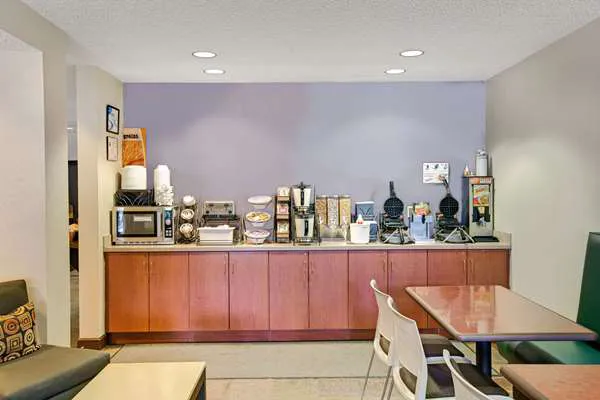 Microtel Inn & Suites by Wyndham Cherokee 4