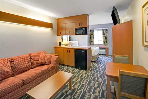 Microtel Inn & Suites by Wyndham Cherokee 4