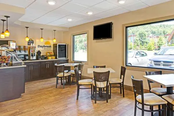 Days Inn by Wyndham Cherokee Near Casino 4