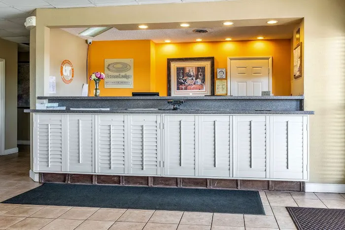 Econo Lodge 5