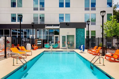 Aloft Knoxville West 4