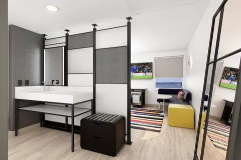 Aloft Knoxville West 4