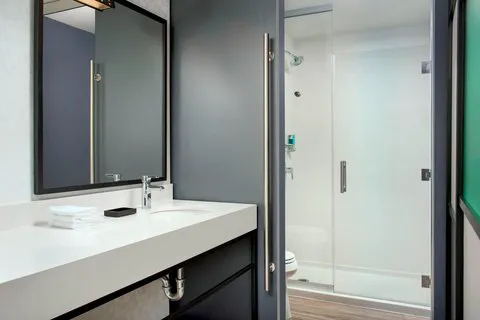 Aloft Knoxville West 4