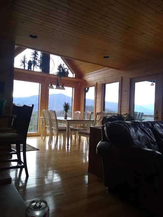 Little Cub Cabin 4