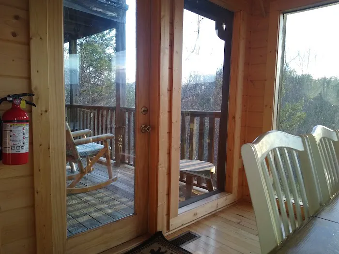 Little Cub Cabin 4