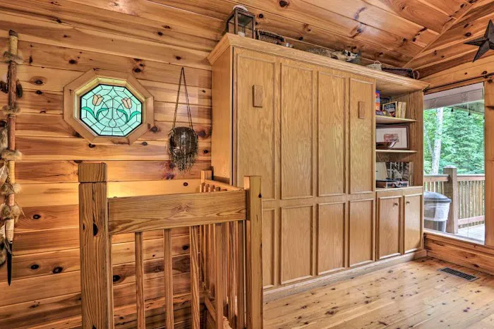 Cozy Creek Chalet 4