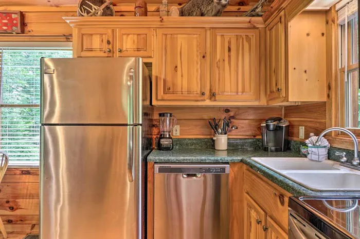 Cozy Creek Chalet 4
