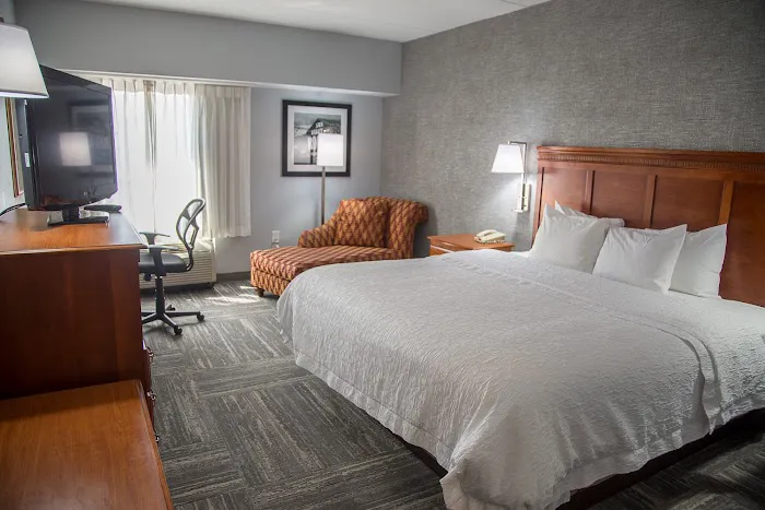 Hampton Inn & Suites Knoxville-Downtown 5