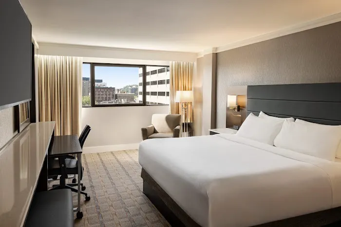 Crowne Plaza Knoxville Downtown University, an IHG Hotel 5