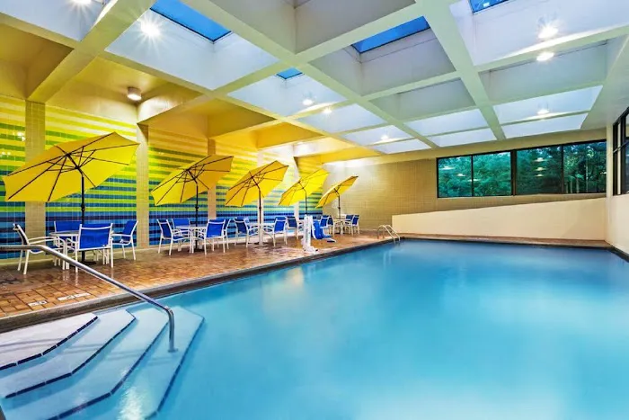Crowne Plaza Knoxville Downtown University, an IHG Hotel 5