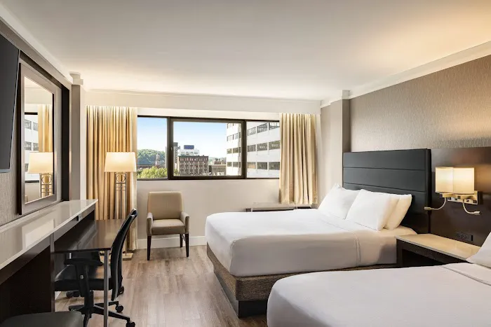 Crowne Plaza Knoxville Downtown University, an IHG Hotel 5