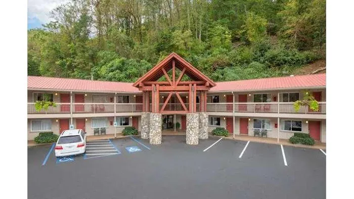 Econo Lodge Cherokee Near River Park 4