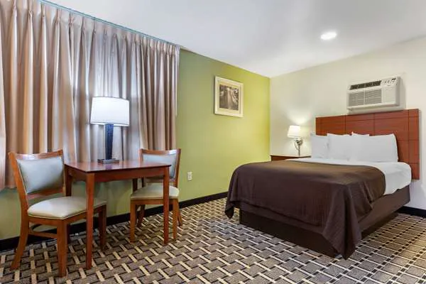 Econo Lodge Cherokee Near River Park 4