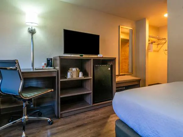 Econo Lodge Cherokee Near River Park 4