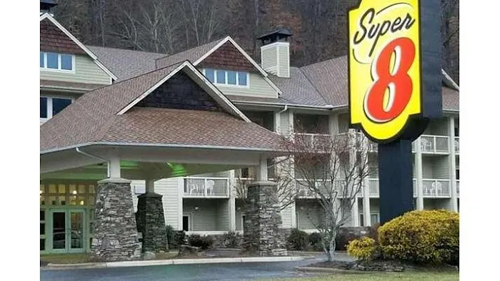 Super 8 by Wyndham Cherokee 4