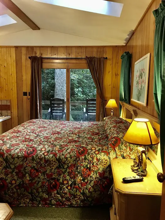Cabins at Twinbrook Resorts 4
